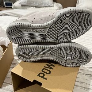 Adidas YEeZy Powerphase ..